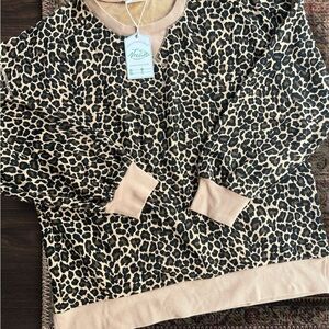 Very J Leopard Print Tunic Sweatshirt in Black and Tan